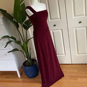 Laundry by Shelli Segal one-shoulder maroon gown, size 8. Floor length, dark red